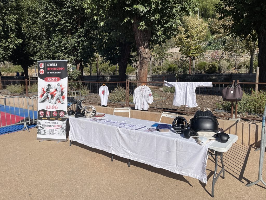 Photo du stand à la journée des associations à Ajaccio en 2026.